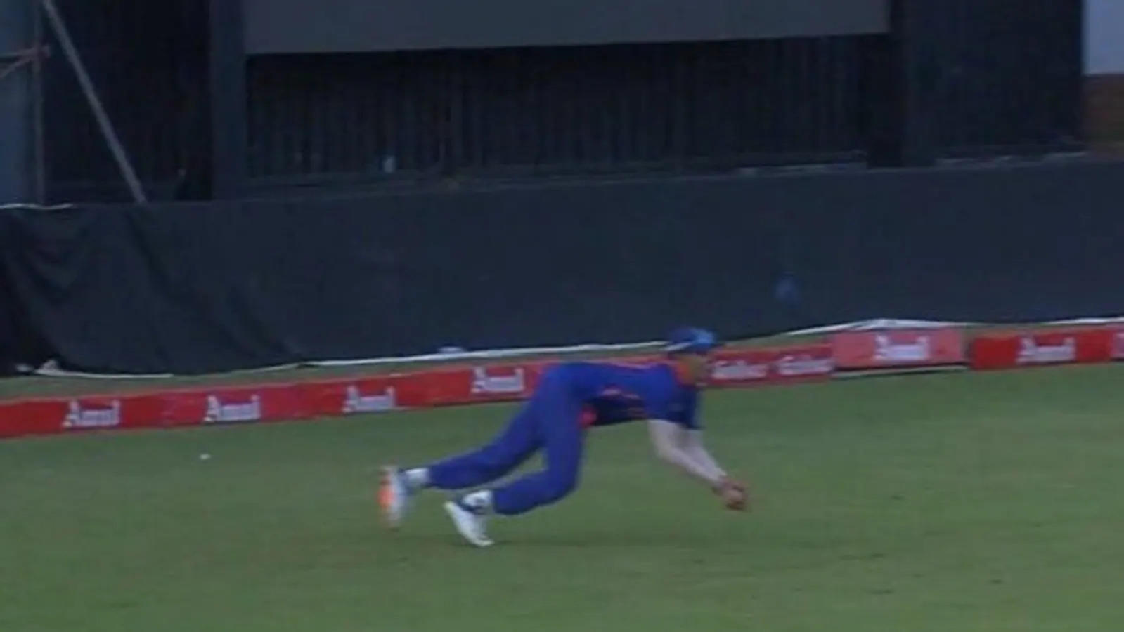 ZIM Vs IND: Watch - Shubman Gill Takes A Sensational Diving Catch To ...